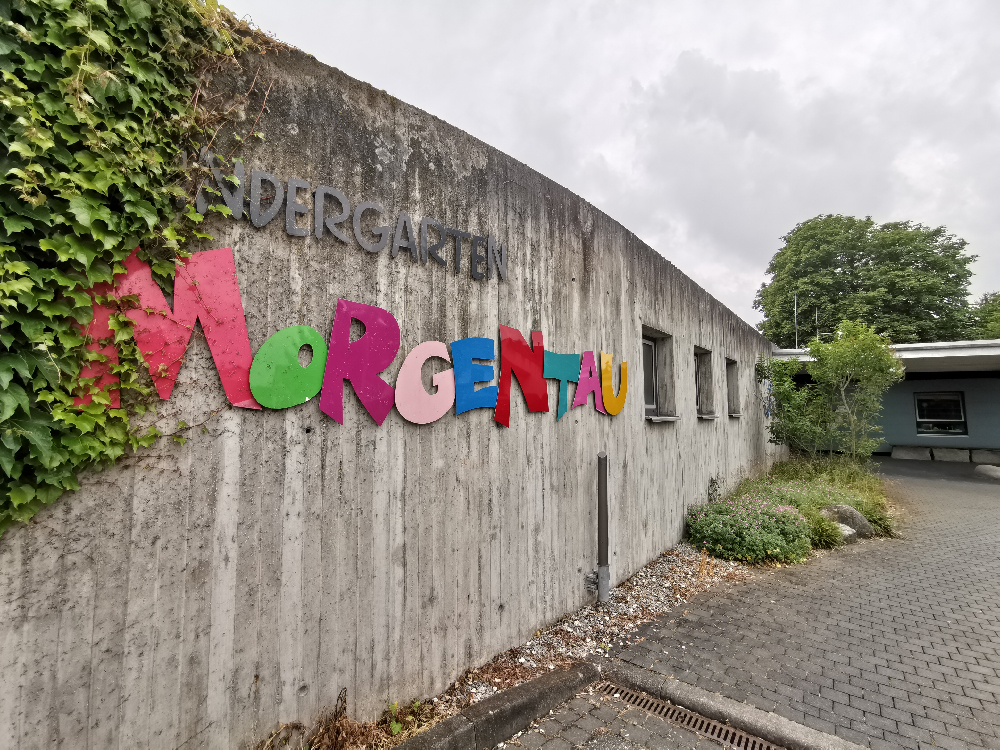 Ansicht des Kindergarten Morgentau von Außen mit Schriftzug
