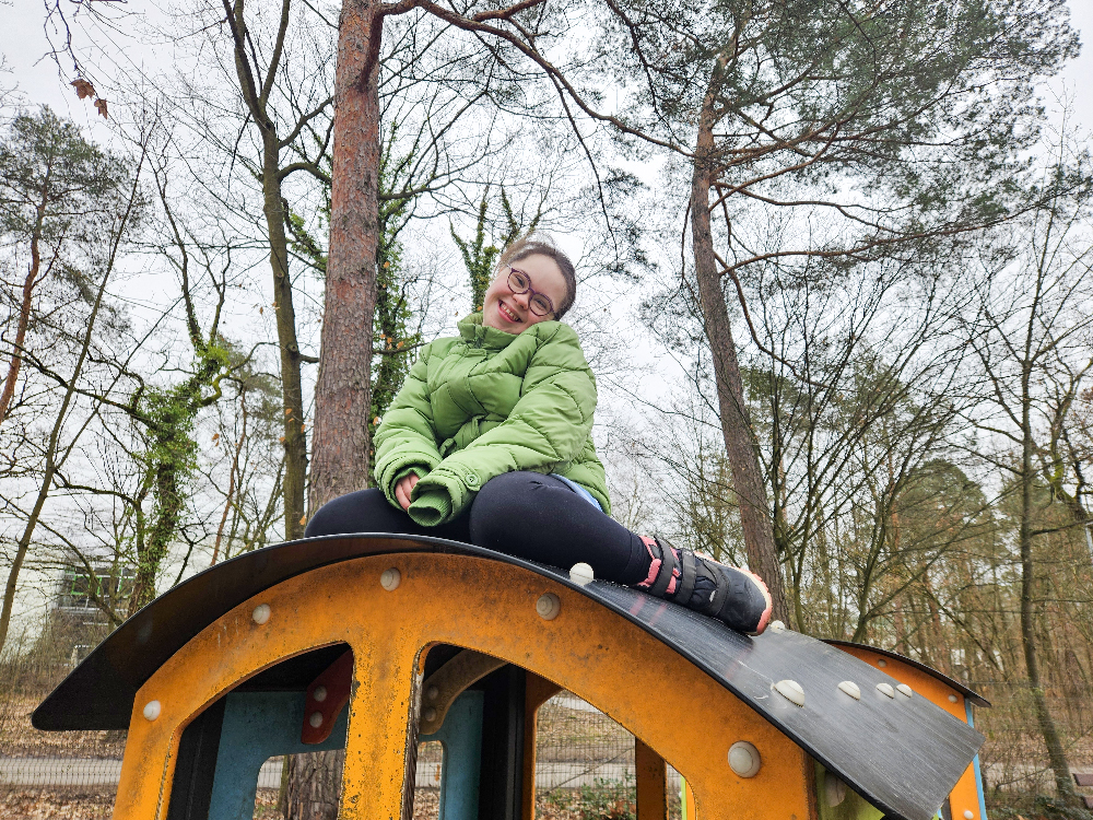Ausflug in den Wald und auf den Spielplatz mit den Kindern und Jugendlichen bei den Offenen Hilfen